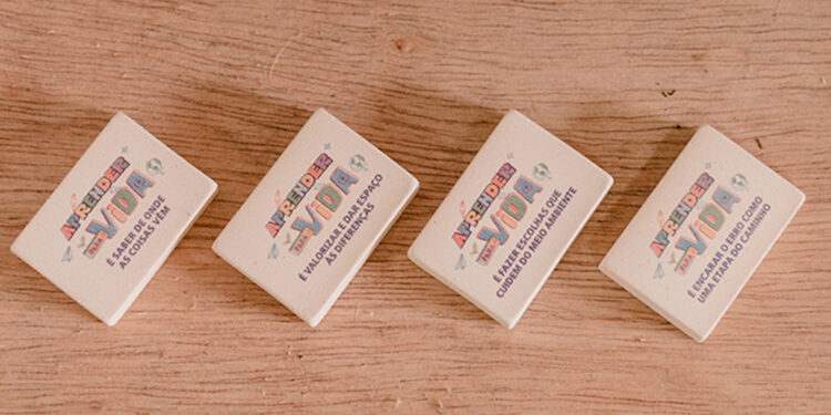 Do-que-e-feito-borracha-foto-com-quatro-borrachas