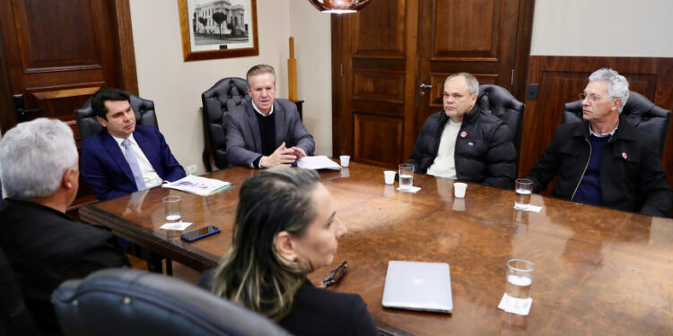 Voucher Escolar no Paraná projeto de lei prevê vale para compra de material escolar no comércio local